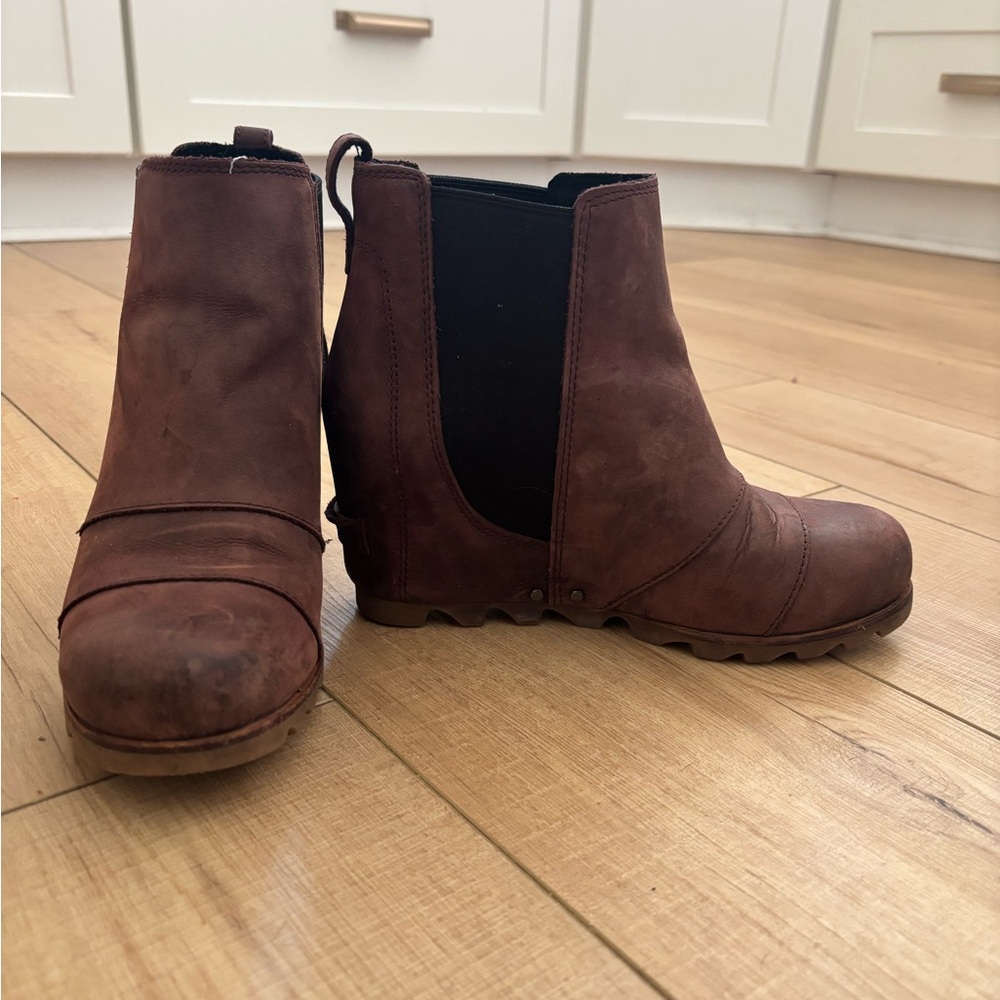 Sorel Burgundy Leather Boots